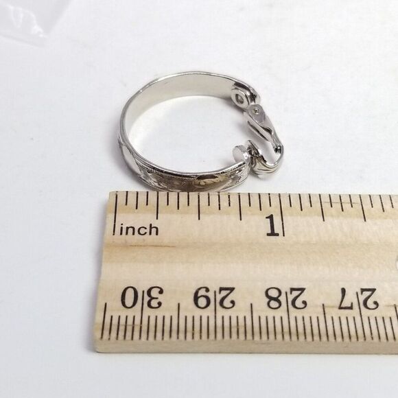 Vintage Clip On Hoop Earrings, Silver Tone, Minimal 1 Inch Size, Simple Estate - Picture 4 of 5